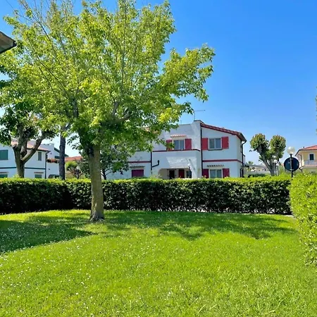 Villa Beautiful With Garden In Front Of The Sea *