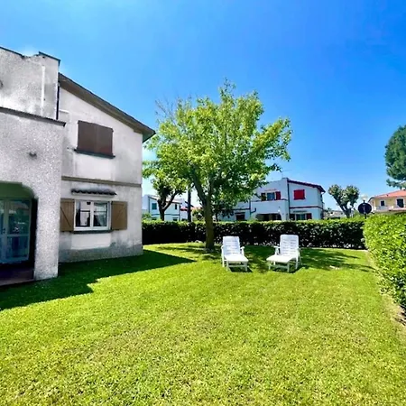 Beautiful With Garden In Front Of The Sea Villa *