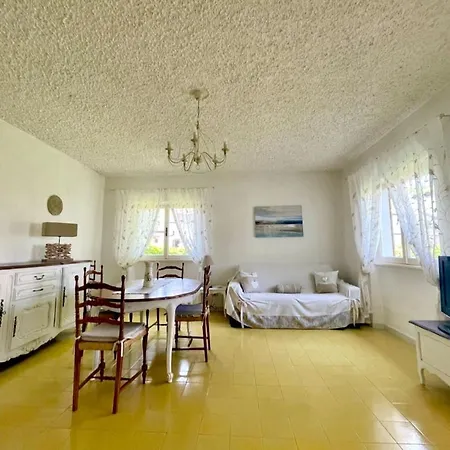 Beautiful With Garden In Front Of The Sea Villa *